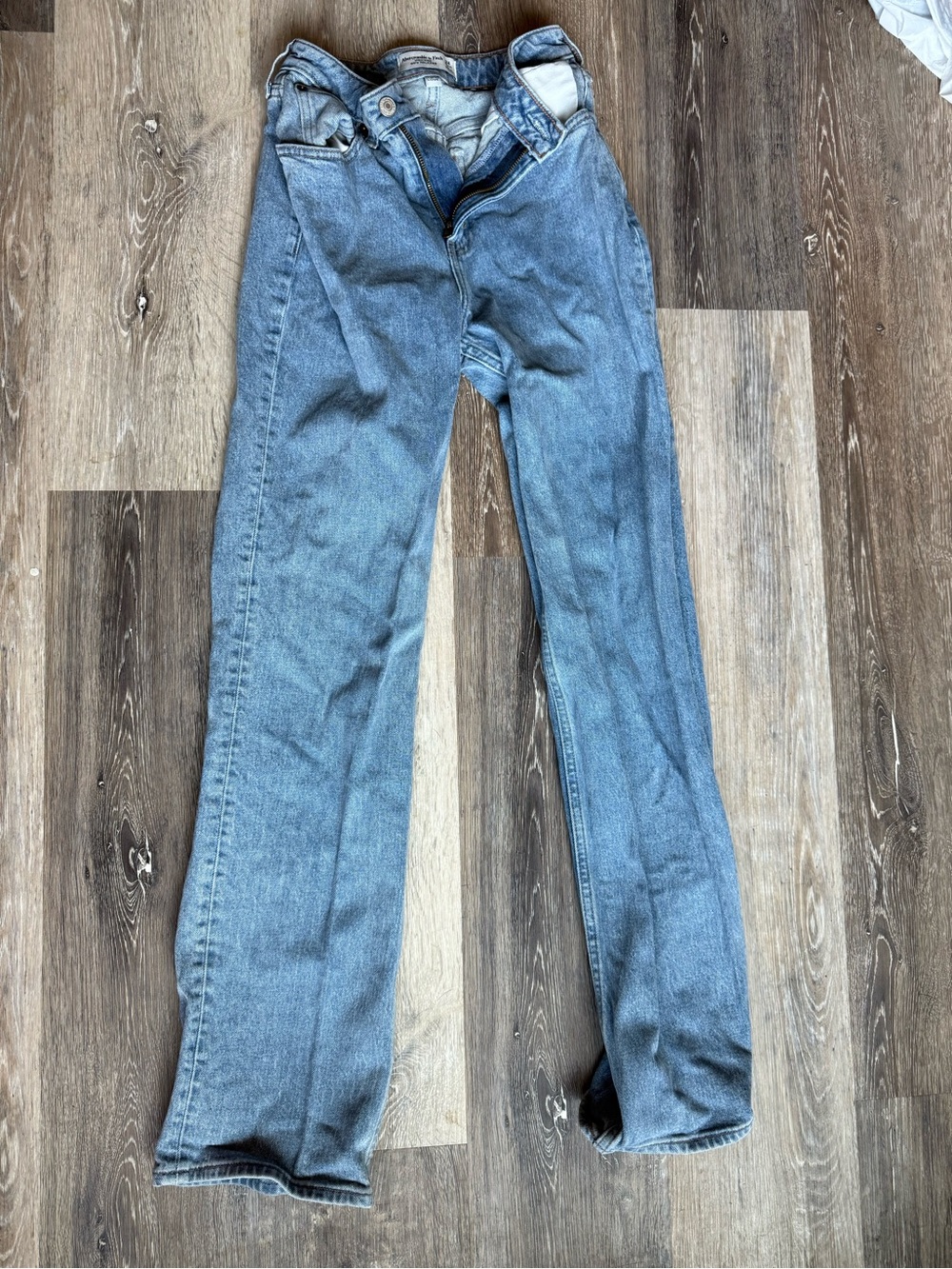 Abercrombie & Fitch High Rise ’90s Relaxed Jeans | Size 24 Regular | Light Wash